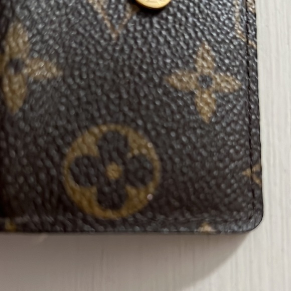 Louis Vuitton Monogram 6 Key Holder - Picture 8 of 9